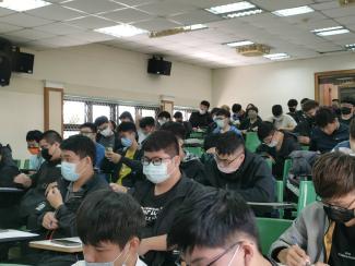111年10/28專題講座( 星期五3-4堂 )郭佩怡護理師談【男女蹺蹺板談男女相處的界線與尊重】